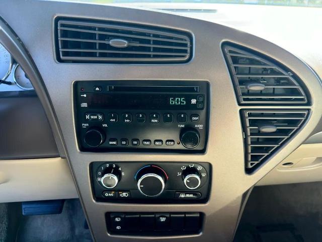 Photo of 2005 Frost White Buick Rendezvous