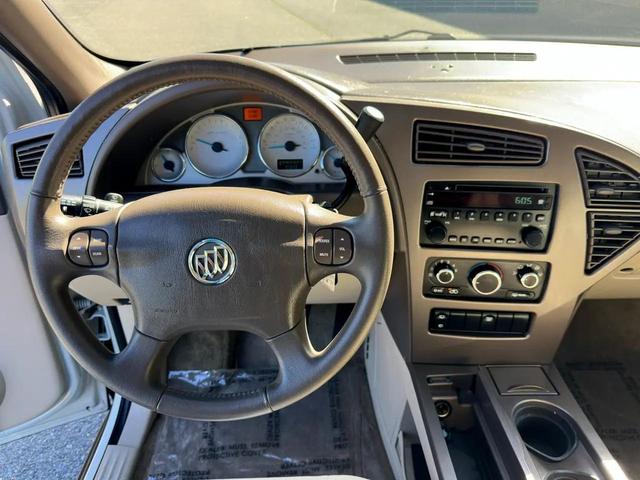 Photo of 2005 Frost White Buick Rendezvous