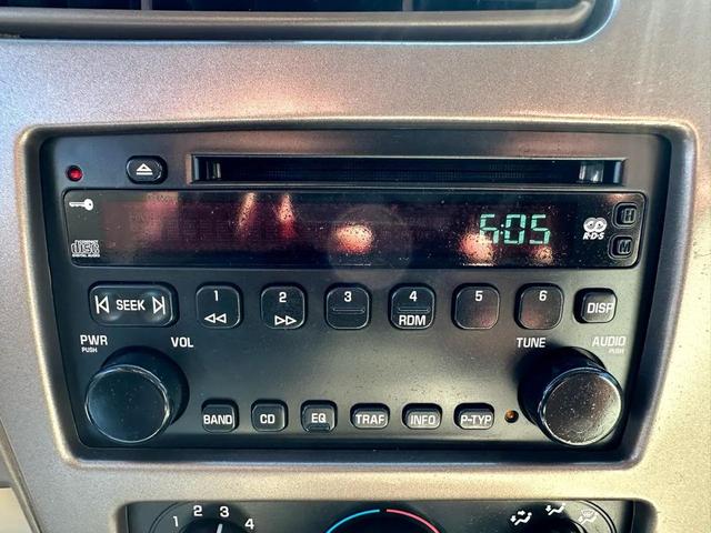 Photo of 2005 Frost White Buick Rendezvous