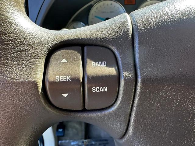 Photo of 2005 Frost White Buick Rendezvous