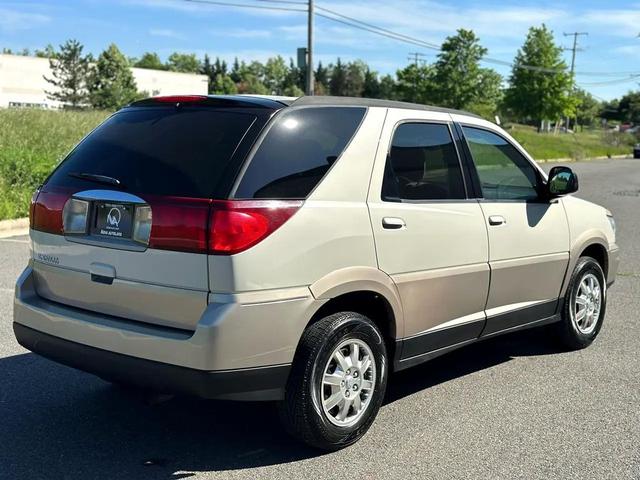 Photo of 2005 Frost White Buick Rendezvous