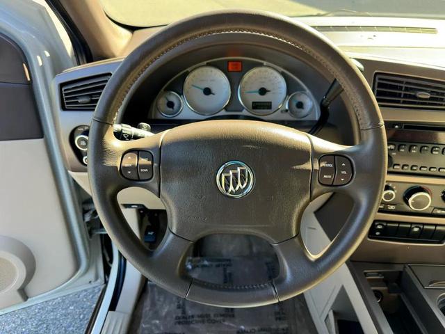Photo of 2005 Frost White Buick Rendezvous