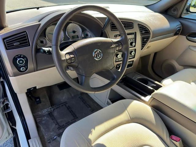 Photo of 2005 Frost White Buick Rendezvous