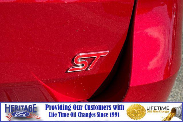 Photo of 2025 Rapid Red Metallic Tinted Clearcoat Ford Explorer