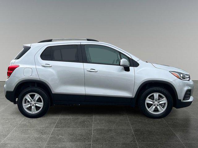 Photo of 2022 Silver Ice Metallic Chevrolet Trax