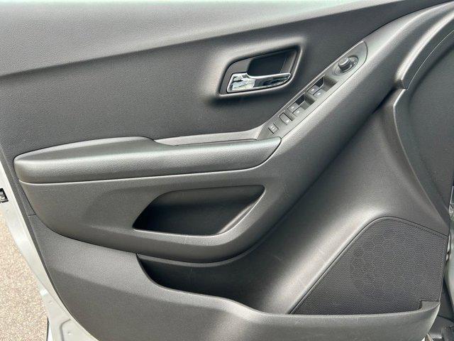 Photo of 2022 Silver Ice Metallic Chevrolet Trax