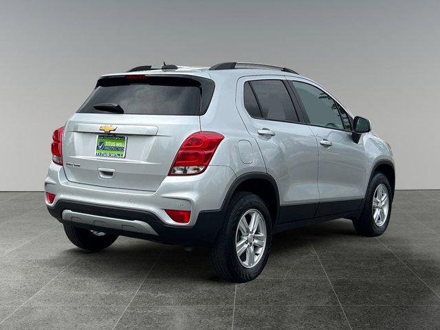 Photo of 2022 Silver Ice Metallic Chevrolet Trax