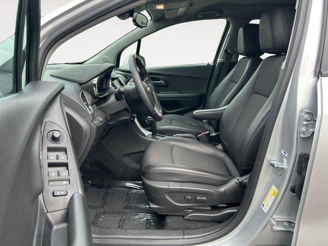 Photo of 2022 Silver Ice Metallic Chevrolet Trax