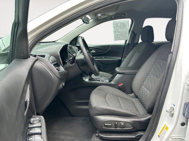 Photo of 2019 Summit White Chevrolet Equinox