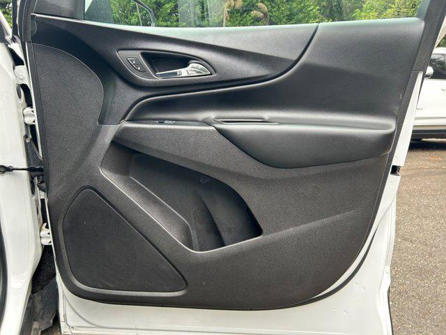 Photo of 2019 Summit White Chevrolet Equinox