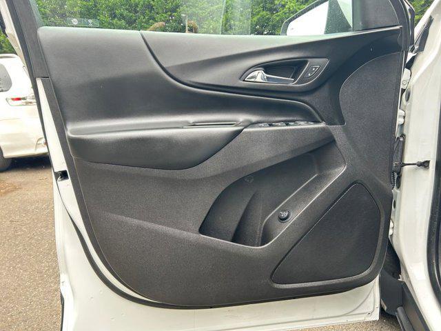Photo of 2019 Summit White Chevrolet Equinox