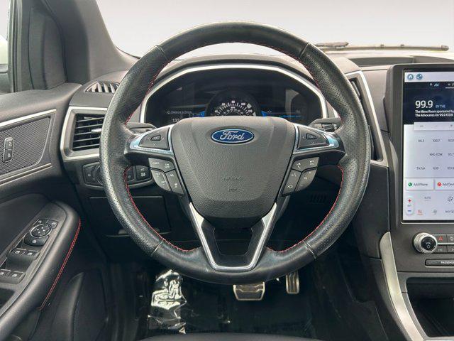 Photo of 2021 White Ford Edge