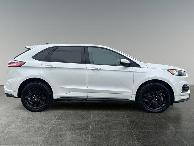 Photo of 2021 White Ford Edge