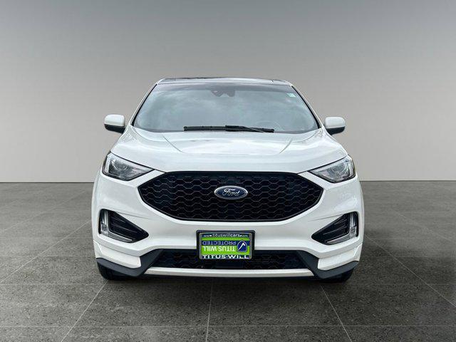 Photo of 2021 White Ford Edge