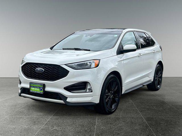 Photo of 2021 White Ford Edge