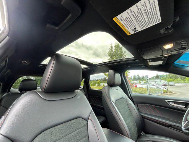 Photo of 2021 White Ford Edge