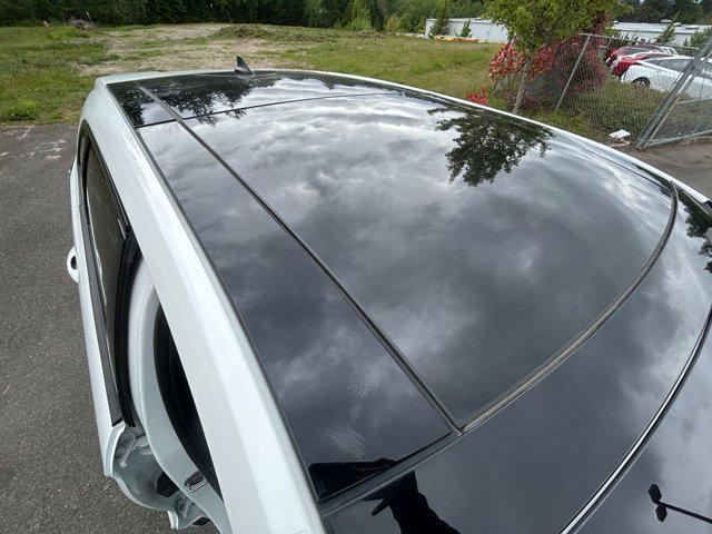 Photo of 2021 White Ford Edge