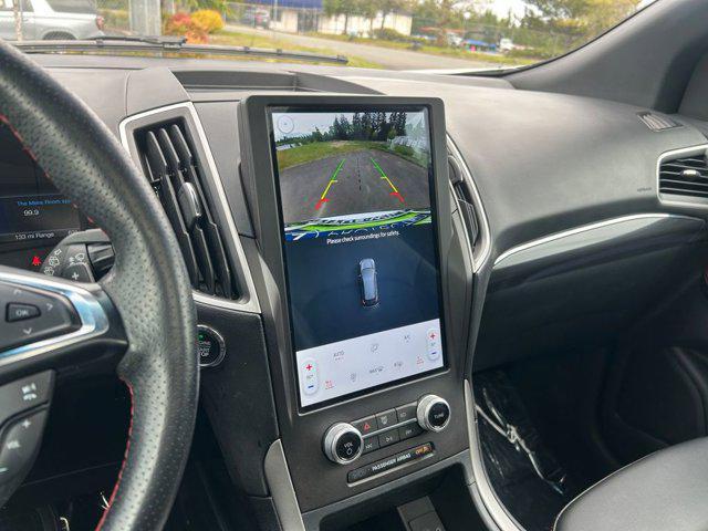 Photo of 2021 White Ford Edge
