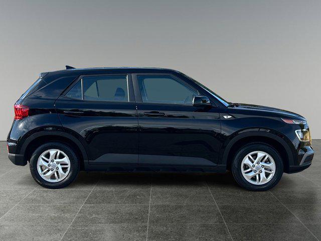 Photo of 2022 Black Noir Pearl Hyundai VENUE