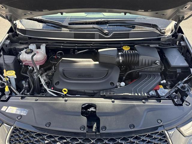 Photo of 2025 Ceramic Gray Clearcoat Chrysler Pacifica