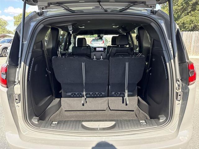 Photo of 2025 Ceramic Gray Clearcoat Chrysler Pacifica