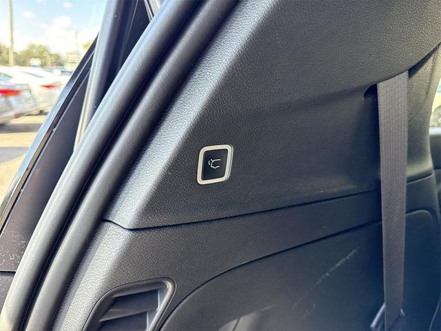 Photo of 2025 Ceramic Gray Clearcoat Chrysler Pacifica
