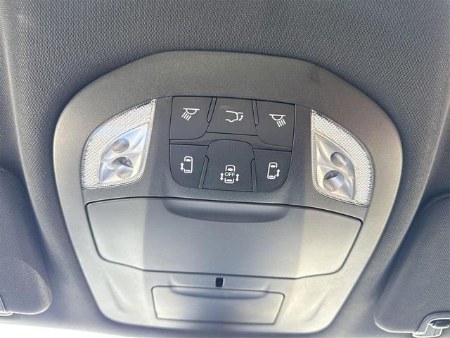 Photo of 2025 Ceramic Gray Clearcoat Chrysler Pacifica