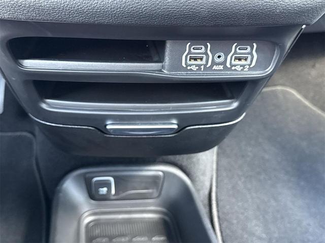 Photo of 2025 Ceramic Gray Clearcoat Chrysler Pacifica