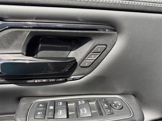 Photo of 2023 Granite Crystal Metallic Clearcoat RAM 1500