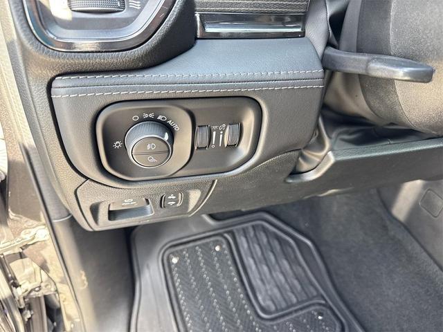 Photo of 2023 Granite Crystal Metallic Clearcoat RAM 1500
