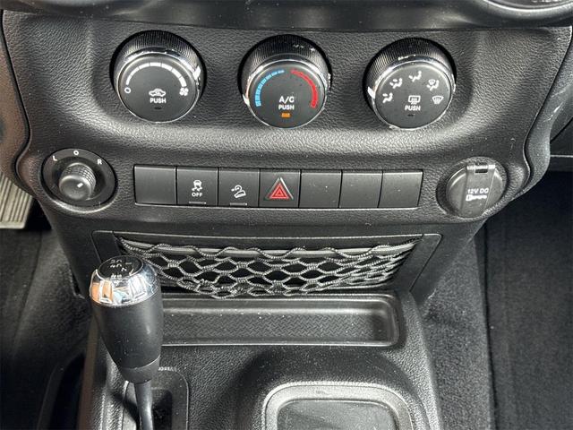 Photo of 2012 Bright Silver Metallic Clearcoat Jeep Wrangler Unlimited