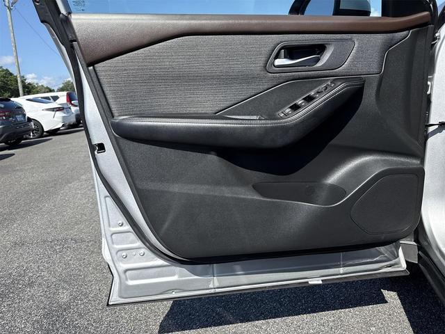 Photo of 2023 Brilliant Silver Metallic Nissan Rogue