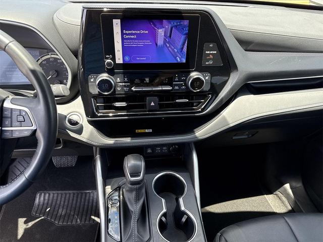 Photo of 2024 Magnetic Gray Metallic Toyota Highlander