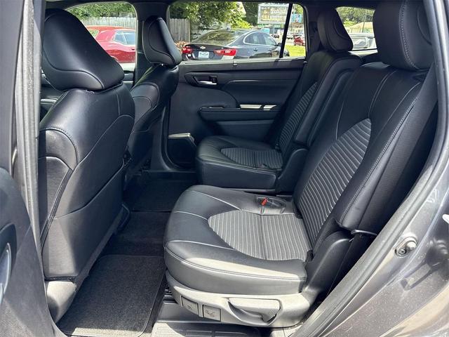 Photo of 2024 Magnetic Gray Metallic Toyota Highlander