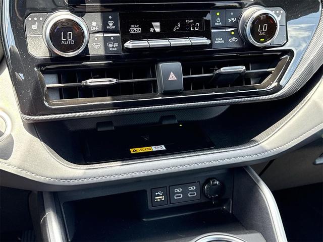 Photo of 2024 Magnetic Gray Metallic Toyota Highlander