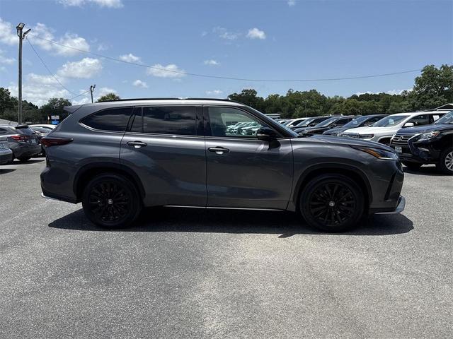 Photo of 2024 Magnetic Gray Metallic Toyota Highlander