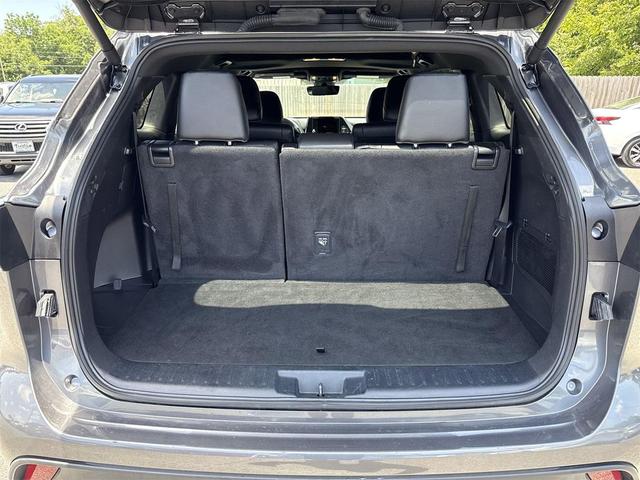 Photo of 2024 Magnetic Gray Metallic Toyota Highlander