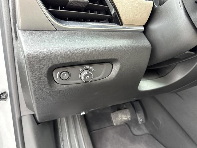 Photo of 2022 Silver Ice Metallic Chevrolet Traverse