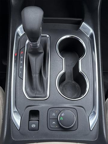 Photo of 2022 Silver Ice Metallic Chevrolet Traverse