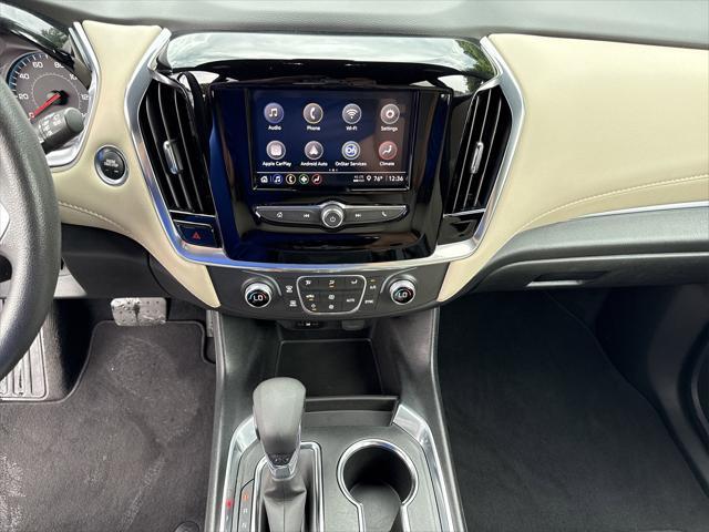 Photo of 2022 Silver Ice Metallic Chevrolet Traverse