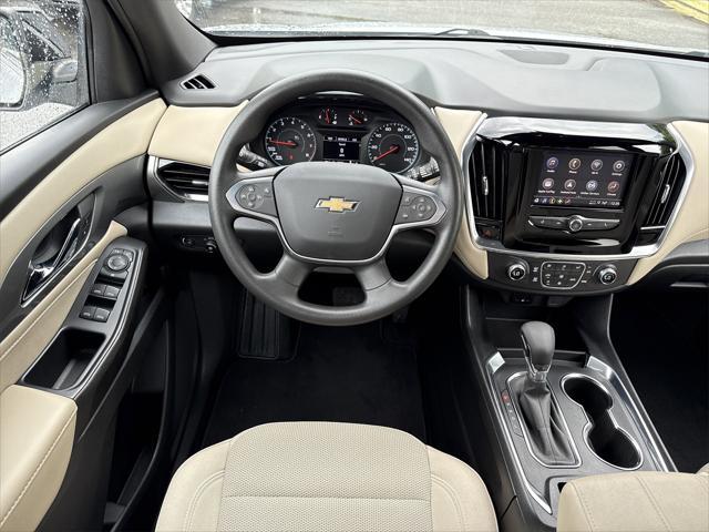Photo of 2022 Silver Ice Metallic Chevrolet Traverse