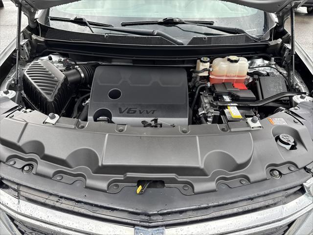 Photo of 2022 Silver Ice Metallic Chevrolet Traverse