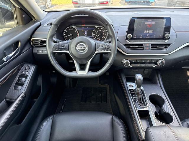 Photo of 2022 Pearl White Tricoat Nissan Altima
