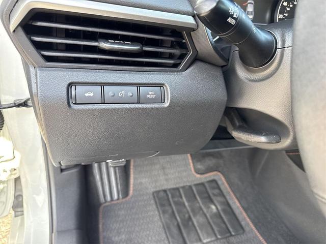 Photo of 2022 Pearl White Tricoat Nissan Altima