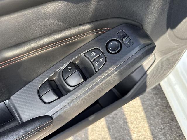 Photo of 2022 Pearl White Tricoat Nissan Altima