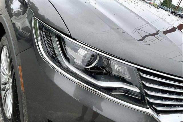 Photo of 2018 MAGNETIC GRAY METALLIC Lincoln MKX
