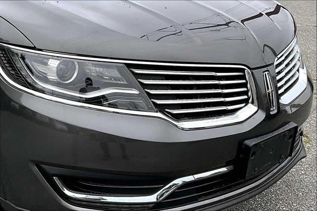 Photo of 2018 MAGNETIC GRAY METALLIC Lincoln MKX