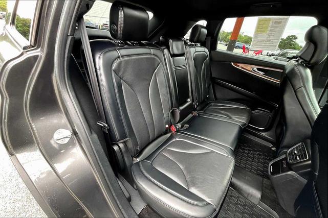 Photo of 2018 MAGNETIC GRAY METALLIC Lincoln MKX