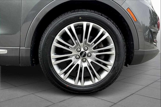 Photo of 2018 MAGNETIC GRAY METALLIC Lincoln MKX