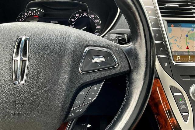 Photo of 2018 MAGNETIC GRAY METALLIC Lincoln MKX
